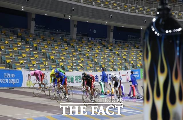 지난해 12월 12일 광명 스피돔에서 열린 모의경주 장면./기금조성총괄본부 제공