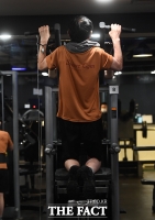 [TF포토] 헬스장 이용하는 시민들