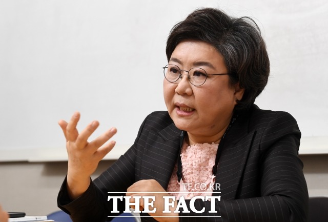 19일 서울시장에 출마했던 이혜훈 전 미래통합당(현 국민의힘) 의원이 불출마 의사를 밝혔다. 지난해 11월 인터뷰에 나선 이 전 의원. /남용희 기자