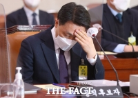  '공수처 1호는 윤석열' vs '사실 왜곡'…조수진-최강욱 설전