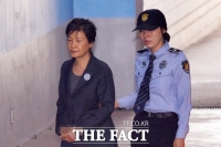  박근혜, 코로나 확진자와 밀접접촉…당시 마스크 착용