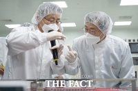  '코로나19 1년' 文대통령 '모두 정말 애써…이제 봄이 저만큼 와 있다'