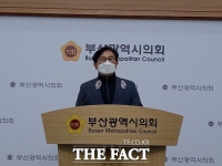  유재중 '부산시장 보선 출마 접는다'