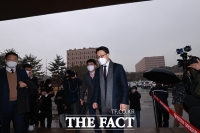 [TF포토] 출근하는 김진욱 초대 공수처장