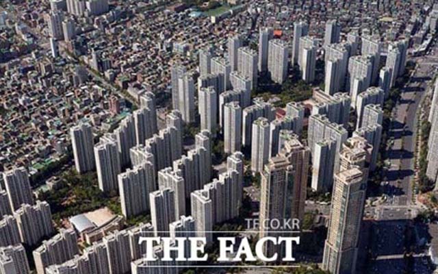 한국부동산원에 따르면 이달 18일 기준 전국 아파트값은 0.29% 상승했다. /더팩트 DB