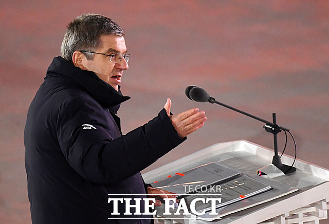 토마스 바흐 IOC 위원정은 21일 일본 교도통신과 화상 인터뷰에서 오는 7월 도쿄올림픽은 예정대로 열릴 것이며 플랜B는 없다고 강조했다. /더팩트 DB