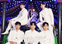  [TF움짤뉴스] 뉴이스트, 왕자님들의 눈부신 원더랜드