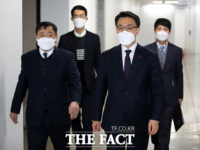 김진욱 초대 고위공직자범죄수사처장이 지난 21일 정부과천청사에서 열린 취임식에 참석하고 있다./이동률 기자