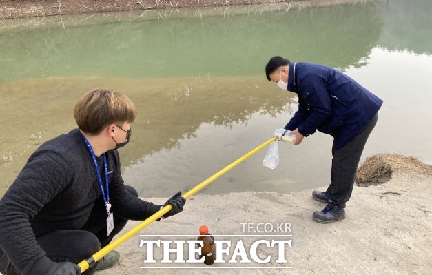 상두산 일원의 석산 개발 과정에서 인체에 유해한 화학물질 사용 가능성과 지금실 마을 오염 우려 때문에 토양과 수질에 대한 오염 여부를 검사했다./ 정읍시 제공