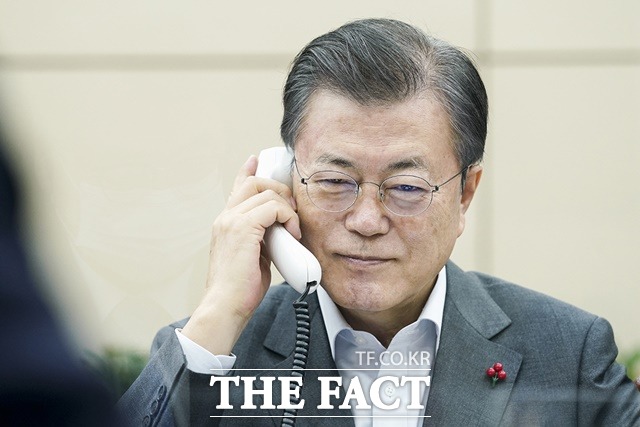 문재인 대통령이 오는 27일 세계경제포럼(WEF) 주최의 2021 다보스 어젠다 한국정상 특별연설 화상 회의에 참석해 기조연설을 할 예정이다. /청와대 제공