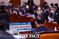 [TF포토] '사시생 폭행 의혹' 질의하는 장제원