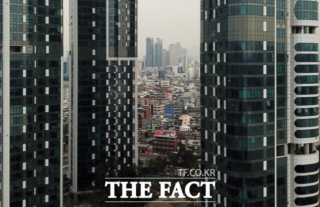 관리비 감시 사각지대에 있던 대형 오피스텔과 상가, 주상복합 건물도 앞으로는 매년 회계감사를 받아야 한다. /배정한 기자