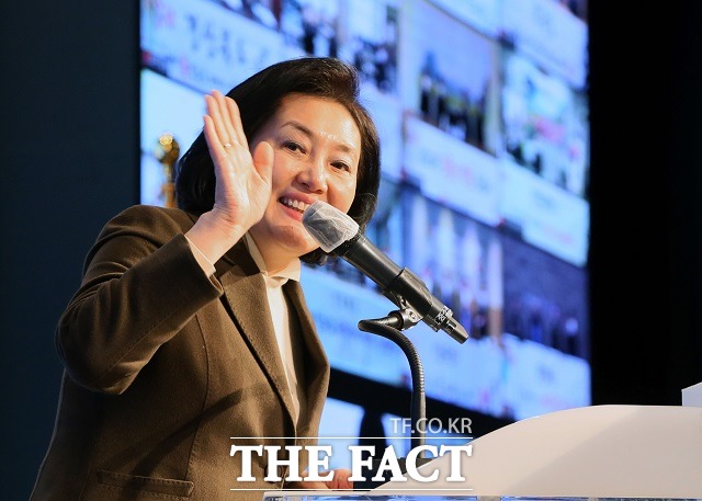 더불어민주당 소속 박영선 전 중소벤처기업부장관이 26일 서울 여의도 중소기업중앙회관에서 비대면 방식의 보고회의를 열고 4·7 서울시장 보궐선거 출마를 공식 선언했다. /국회사진취재단