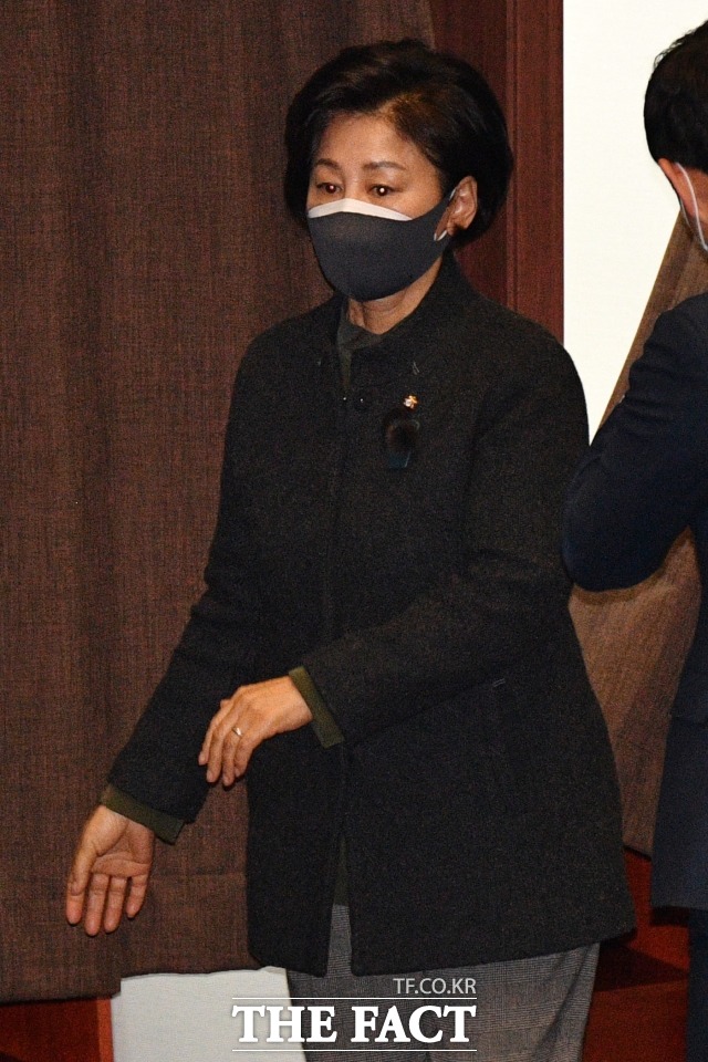 남인순 더불어민주당 의원이 국가인권위의 박원순 전 시장 성추행 인정 조사결과에 대해 결과를 겸허히 받아들인다고 했다. 지난 8일 국회 본회의에 참석한 남 의원. /남윤호 기자