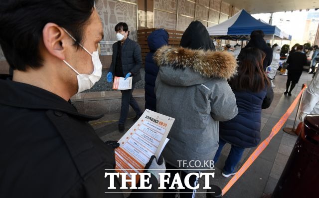 중구 소재 직장2에서 총 13명의 확진자가 발생했고 대전 선교학교 관련 서울시 비인가 학교를 조사한 결과 대면 접촉은 없었던 것으로 확인됐다. /임영무 기자