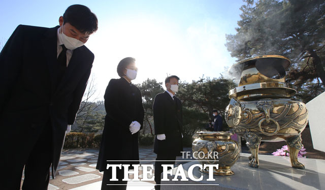 이후 고 김대중 전 대통령 묘역을 찾은 박 전 장관.