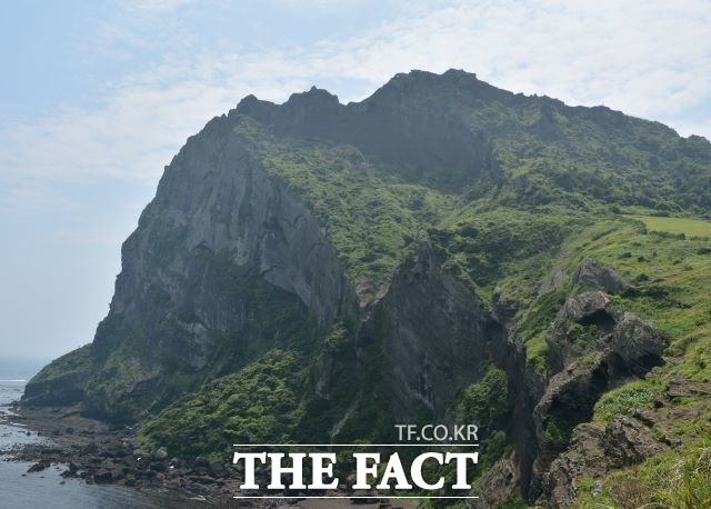 제주도 세계유산본부는 유네스코 세계자연유산으로 등재된 성산일출봉의 변화 양상을 실시간으로 모니터링 할 수 있는 관리 시스템을 구축했다고 27일 밝혔다. / 제주도 제공