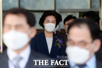 [TF포토] 법무부 나서는 추미애 장관