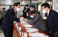 [TF포토] 용달연합회 찾은 오세훈