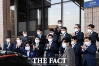 [TF포토] 법무부 떠나는 추미애