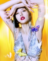  [TF초점] '뱀이 됐다'는 현아, 퍼포먼스 퀸 명성 지킬까