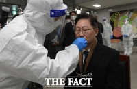 [TF포토] 동부구치소에서 코로나19 검사하는 박범계