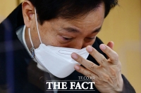 [TF포토] 오세훈, '간호사 노고에 눈물이...'