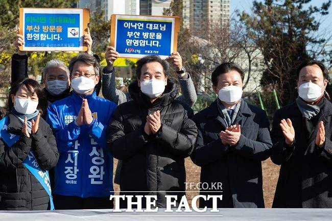 부산의 숙원사업인 서부산의료원 건립사업에 대한 예비타당성조사 면제가 최종 결정된 가운데, 건립 가시화를 약속한 이낙연 대표가 29일 부산을 찾아 “의료원이 조속히 건립되도록 최선을 다해 챙기겠다”고 말했다. /민주당 부산시당 제공