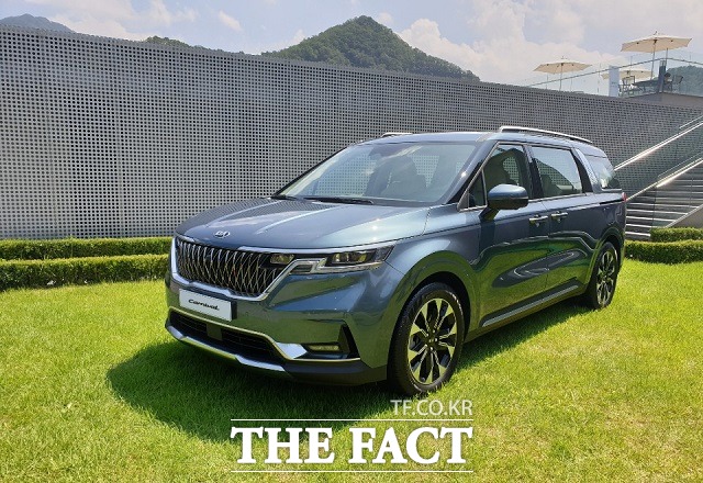 기아 카니발이 지난달 국내 시장에서 8043대가 팔리며 5개월 연속 기아 월간 판매량 1위에 올랐다. /더팩트 DB