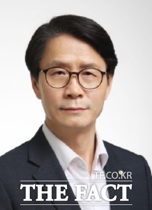 오는 3일자로 부임하는 변성식 신임 한국은행 제주본부장은 1965년 출생으로 대원고등학교와 서강대학교 정치외교학과를 졸업, 동 대학원에서 경제학 석사학위를 취득했다. /한은제주본부 제공