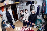  나경원, 쪽방촌 주민과 대화 [포토]