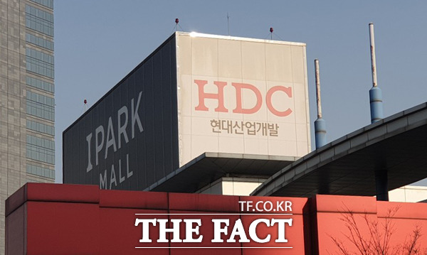 HDC현대산업개발은 2일 지난해 매출 3조6702억 원, 영업이익 5857억 원을 기록했다고 공시했다. /더팩트DB