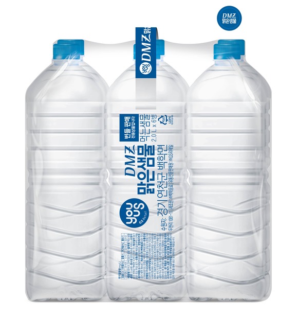GS리테일은 5일 이달 중순부터 PB생수 유어스DMZ맑은샘물 번들을 무라벨 상품으로 전환·판매한다고 밝혔다. /GS리테일 제공