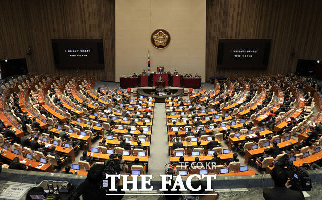 4일 국회 본회의에서 법관(임성근) 탄핵소추안이 통과된 가운데 국민의힘은 정권을 위한 탄핵이라고 질타했다. /국회=남윤호 기자