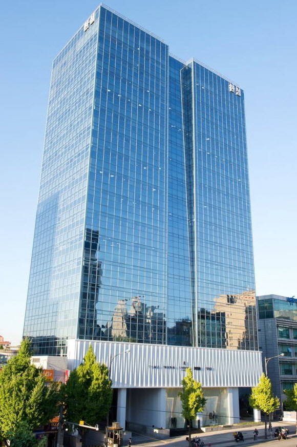 한섬이 지난해 영업이익 1021억 원을 기록했다. /한섬 제공