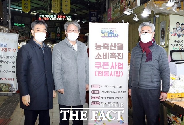 유진섭 시장은 5일 “코로나19로 어려움을 겪고 있는 전통시장이 활성화되는 계기가 되길 기대한다”고 말했다. / 정읍시 제공