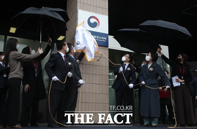 고위공직자범죄수사처(공수처)의 검사와 수사관 공개 채용에 수백명의 지원자가 몰렸다. /이동률 기자