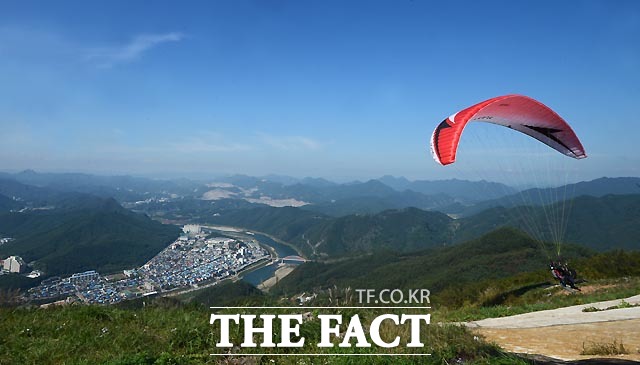 토요일인 6일은 중부지방과 전북, 경북북부, 제주도는 흐리겠고 이밖의 지역은 대체로 맑겠다. /더팩트 DB