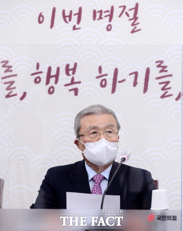 김종인 비대위원장은 여당 및 국민의당을 향해 날을 세우고 있다. 비대위 관계자는 큰 당일수록 (조직력 등을) 무시하기 어렵다고 전망했다. /남윤호 기자