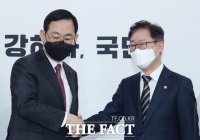  박범계 법무부 장관 접견한 주호영 [TF사진관]