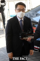  취재진 질문에 답변하는 김진욱 공수처장