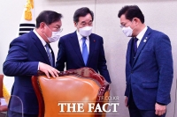  대화 나누는 이낙연-김태년-송영길 [포토]