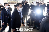  윤석열 검찰총장과 첫 회동 마친 김진욱 공수처장 [TF사진관]