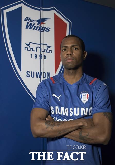 수원삼성 유니폼을 입은 이탈리아 청소년 대표 출신 니콜라오./수원삼성 제공