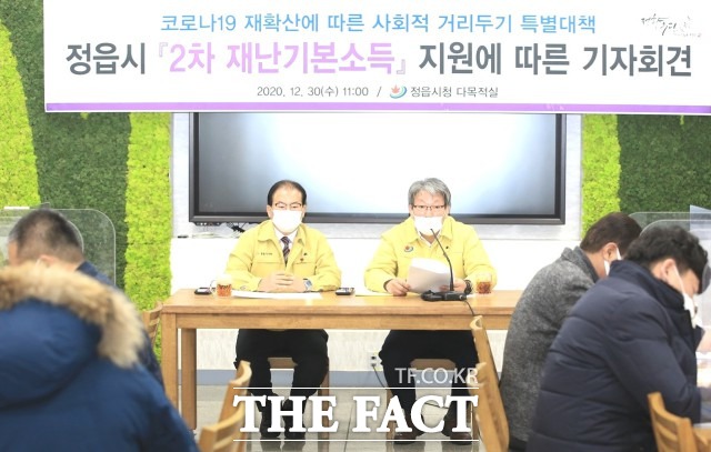 유진섭 정읍시장은 9일 “코로나19로 어려운 시민들에게 제2차 재난 기본소득이 가뭄의 단비가 되길 바란다”고 말했다. / 정읍시 제공