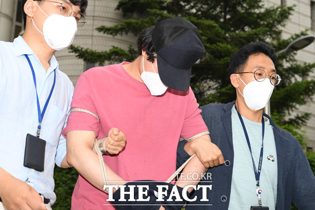 서울역 묻지마 폭행 사건으로 기소된 남성이 이 모 씨가 1심에서 징역 1년 6개월을 선고받았다. /임세준 기자