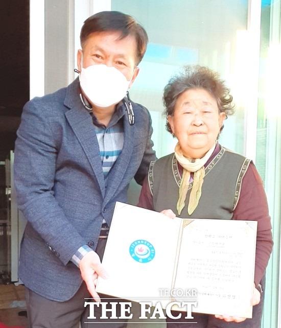 이명지 할머니는 9일 “돌아보면 고된 인생을 살았지만 이렇게 나눌 수 있어 오히려 행복하다”고 말했다. / 정읍시 제공