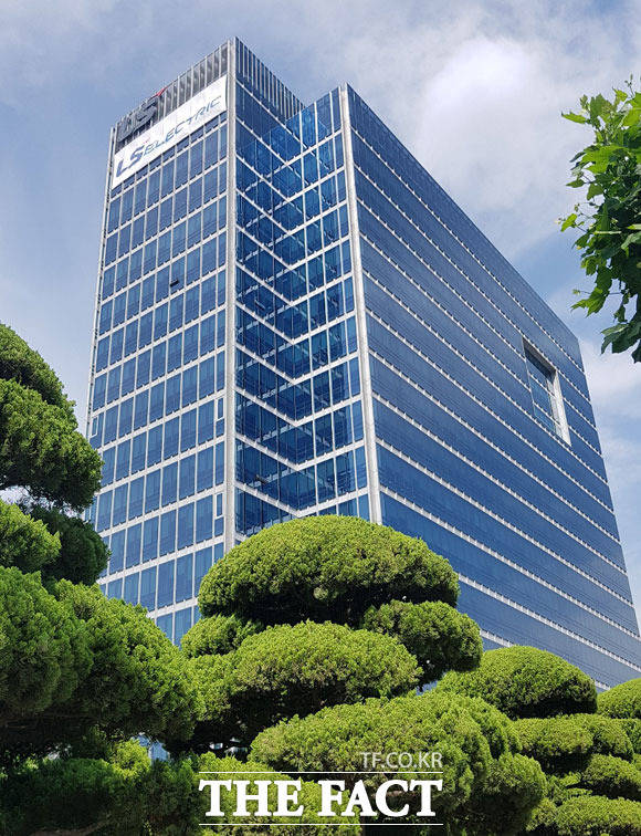 LS일렉트릭은 9일 공시를 통해 올해 LS글로벌로부터 물적분할한 LS ITC 지분 전량을 약 219억 원에 인수, 계열 편입한다고 밝혔다. /더팩트 DB