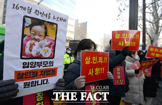 입양한 16개월 딸 정인이를 학대해 사망에 이르게 이른바 양천 입양아 사건과 관련해 부실수사 논란에 휩싸인 경찰관 5명이 전원 중징계를 받았다. /이선화 기자