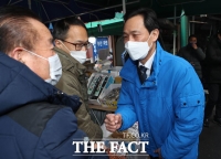  설 앞두고 대림시장 찾은 우상호 [포토]